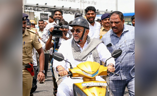 Traffic violation fine on two-wheeler ridden by Shivakumar cleared, says Bengaluru Traffic Police